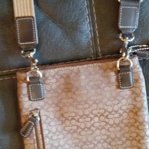 COACH Signature Crossbody EUC - Picture 3 of 16